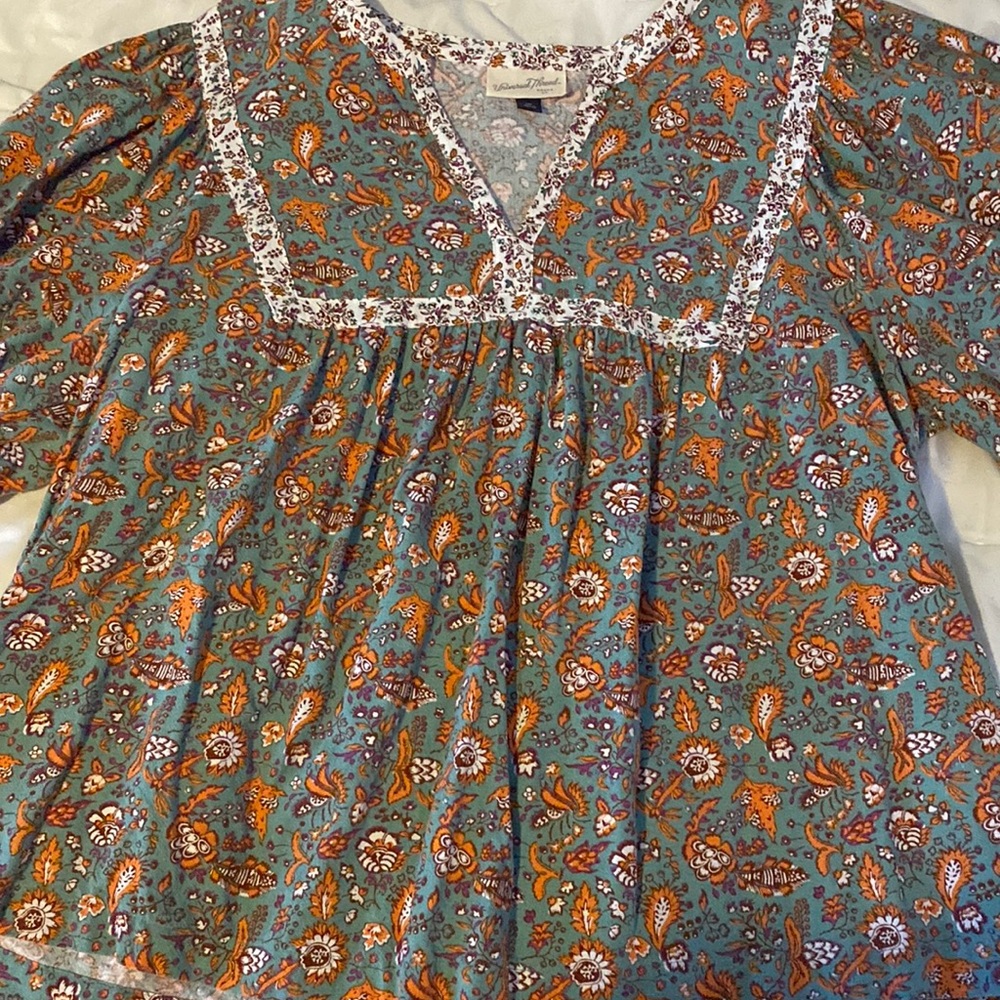 Multi colored floral blouse short sleeves